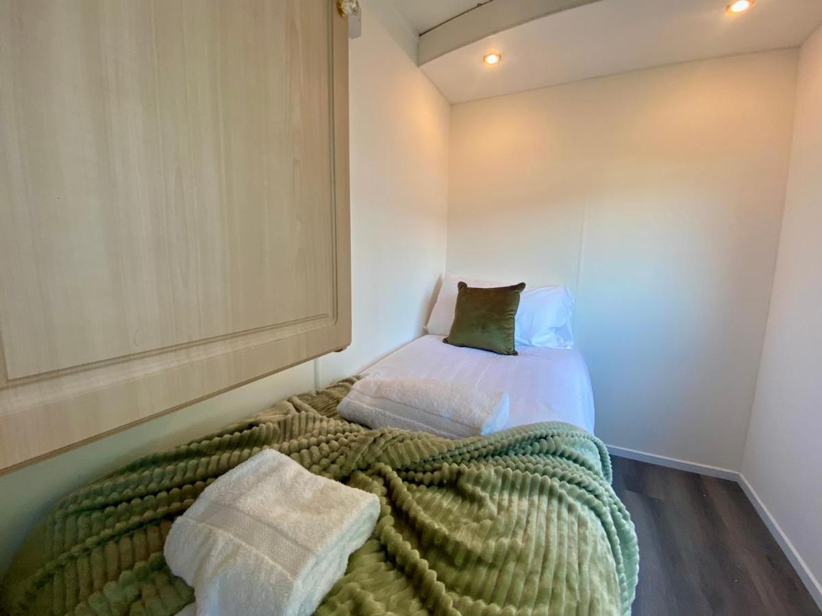 Elletson Park Wood Fired Hot Tubs, Caravans & Pods Pilling Exterior foto