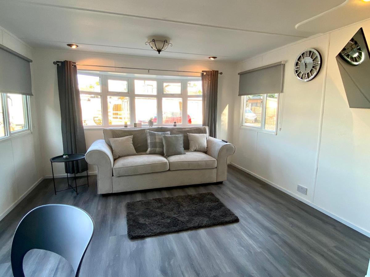 Elletson Park Wood Fired Hot Tubs, Caravans & Pods Pilling Exterior foto