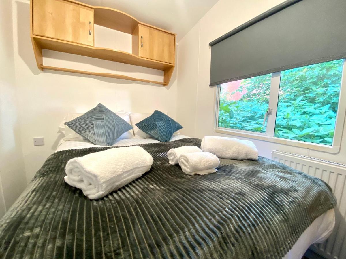 Elletson Park Wood Fired Hot Tubs, Caravans & Pods Pilling Exterior foto