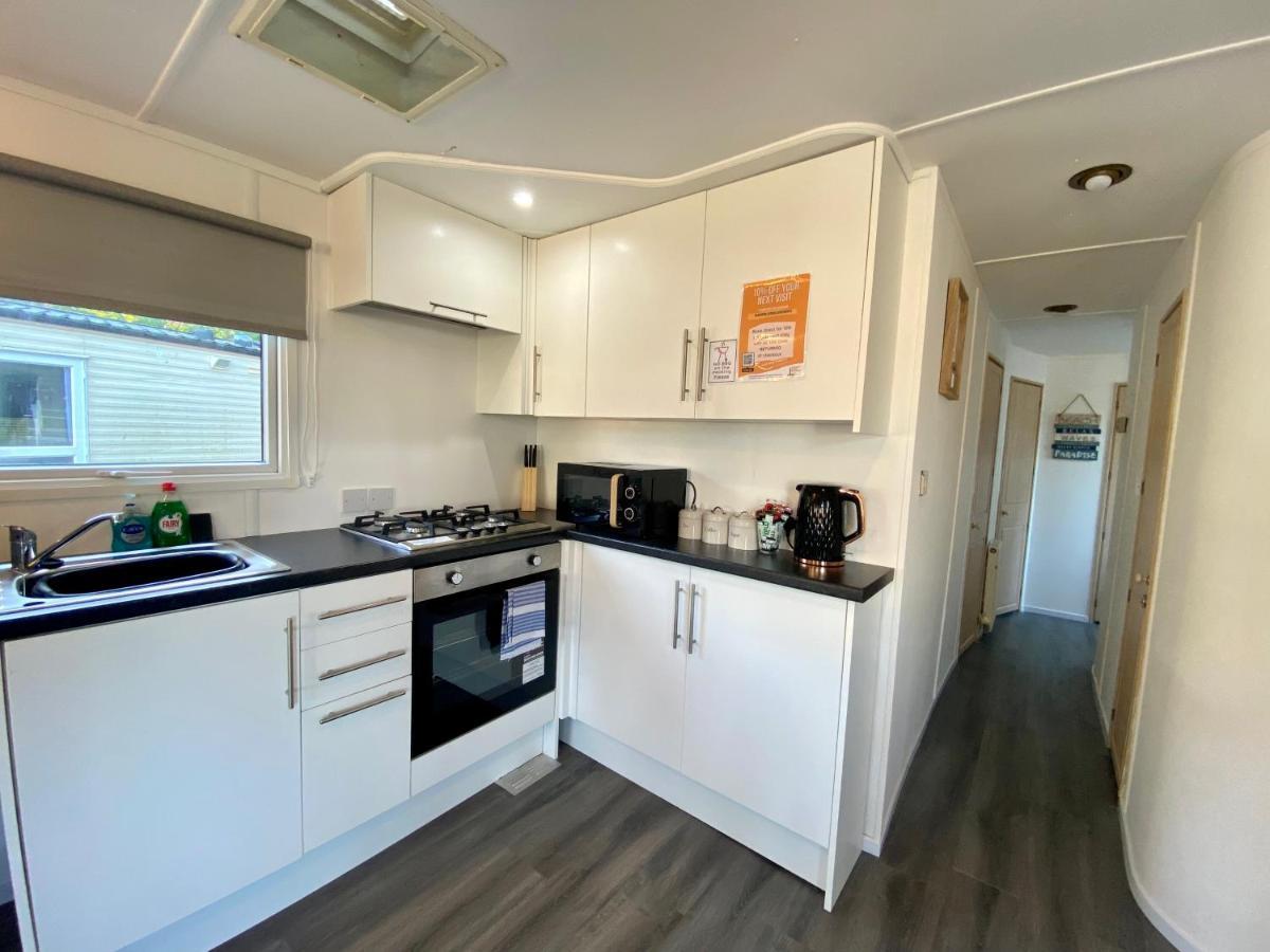 Elletson Park Wood Fired Hot Tubs, Caravans & Pods Pilling Exterior foto