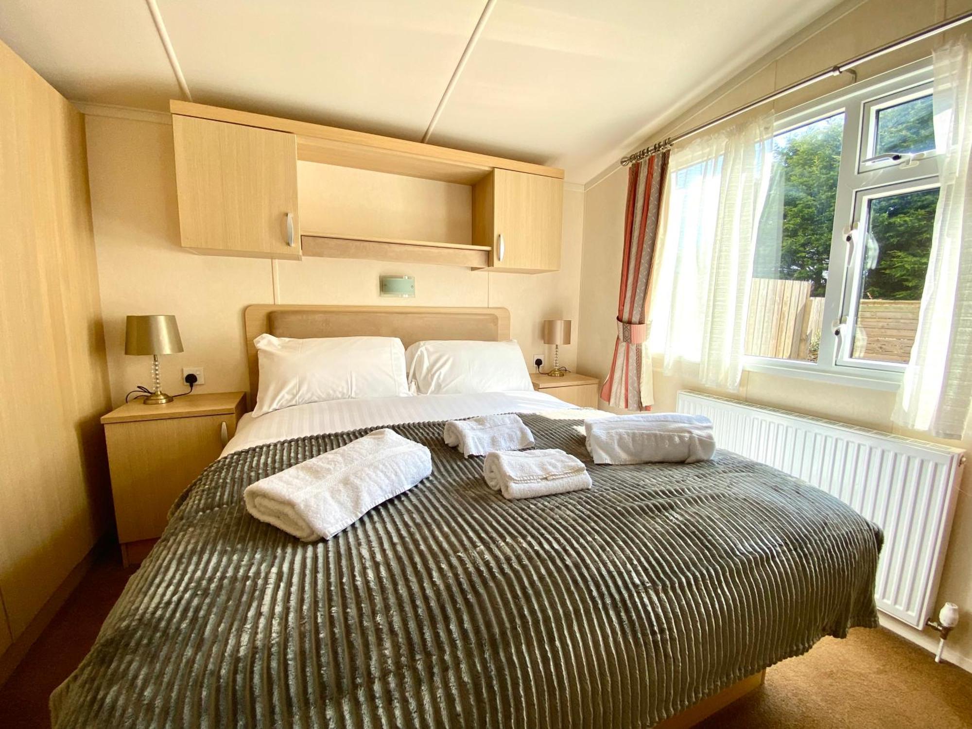 Elletson Park Wood Fired Hot Tubs, Caravans & Pods Pilling Exterior foto