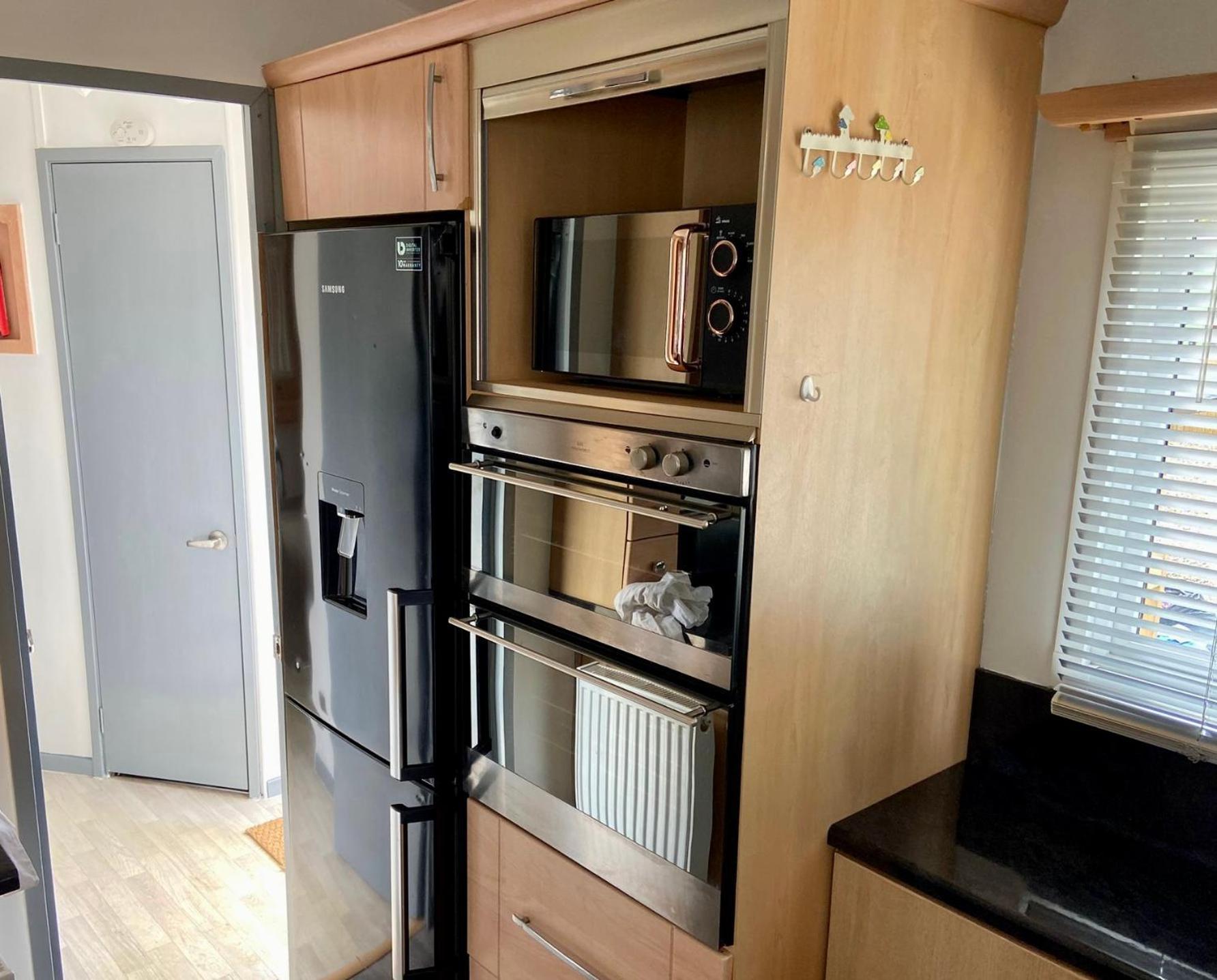 Elletson Park Wood Fired Hot Tubs, Caravans & Pods Pilling Exterior foto